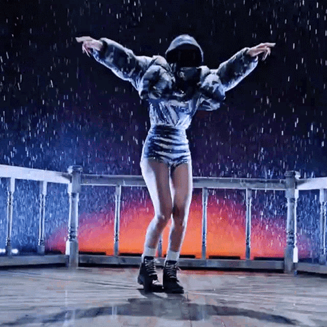 Dancing Lisa GIF