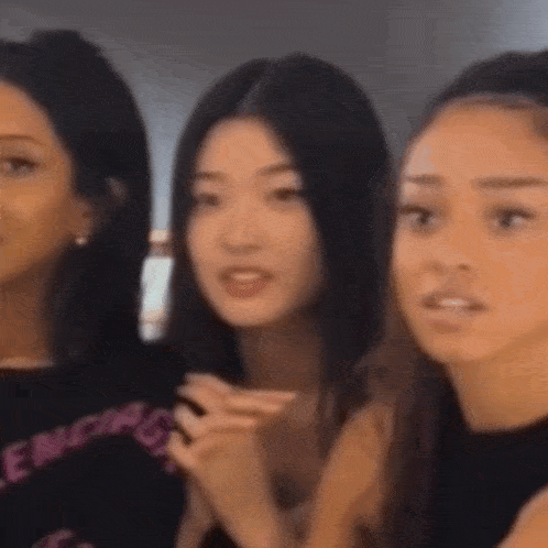 Manon Confused Yoonchae Confused GIF