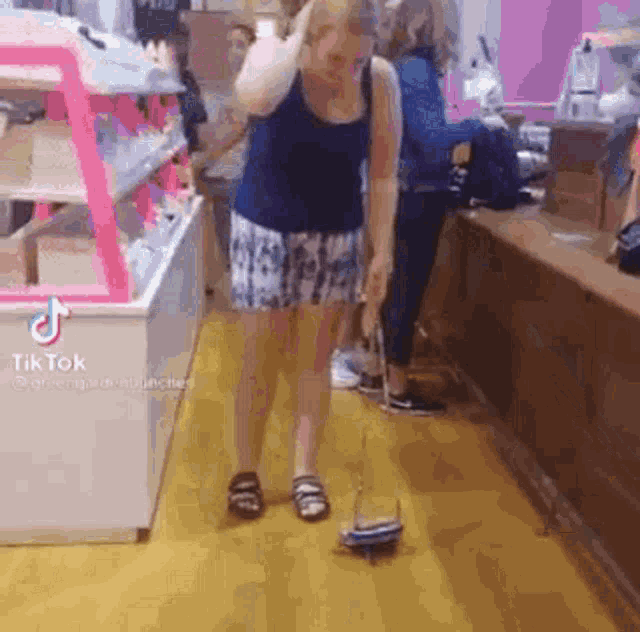 Wala Kuku Evans GIF