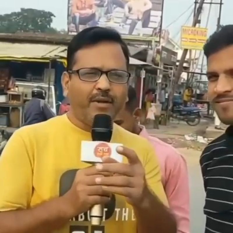 100 Rupya Mahina Dene Me Logo Ki Gaand Fat Jaa Rahi Hai Meme Template