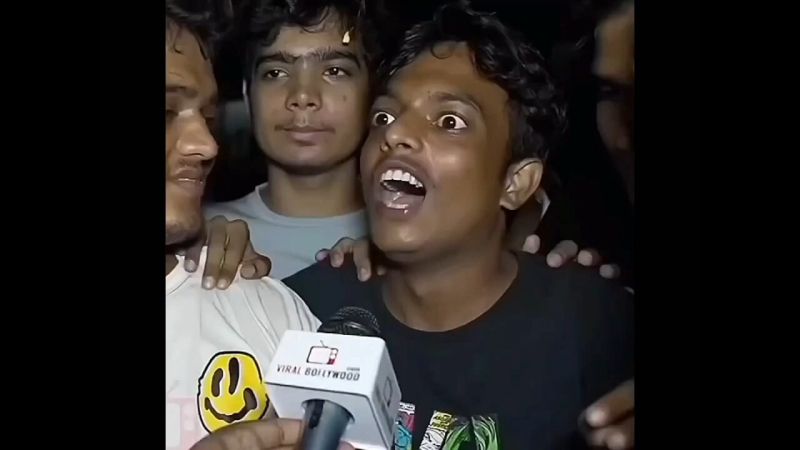 Elvish Bhai Ke Aage Meme Download