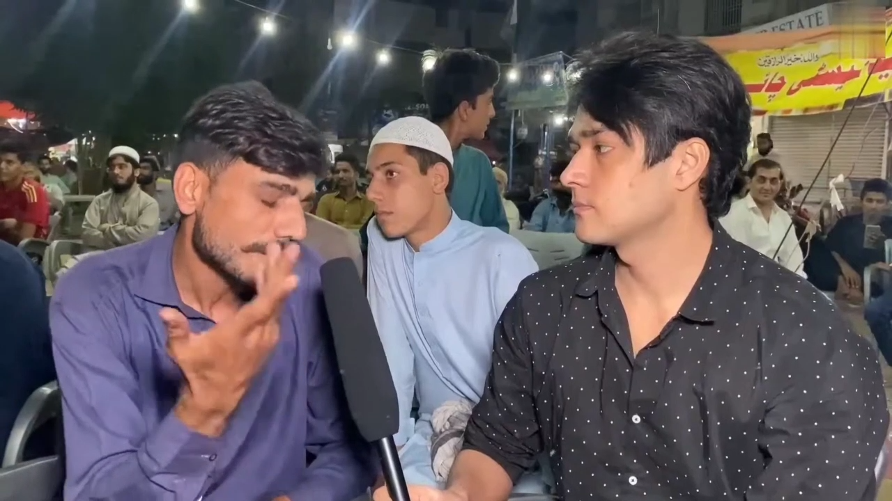 Abhi Main Gali Nahi De Sakta Family Dekhti Hai Meme Download