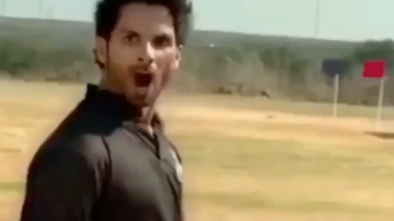 Oye Wapas Rakh Use Meme Download