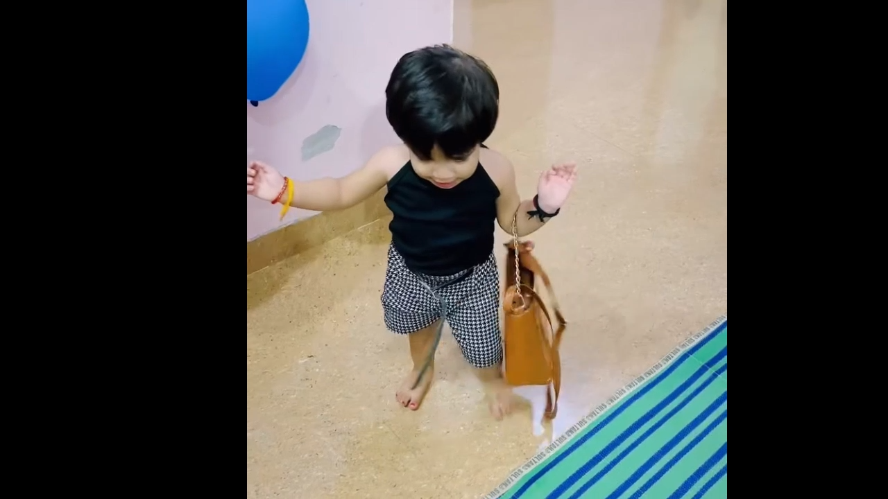 Side Me Hatiye Madam Ko Aane Dijiye Meme Video Download